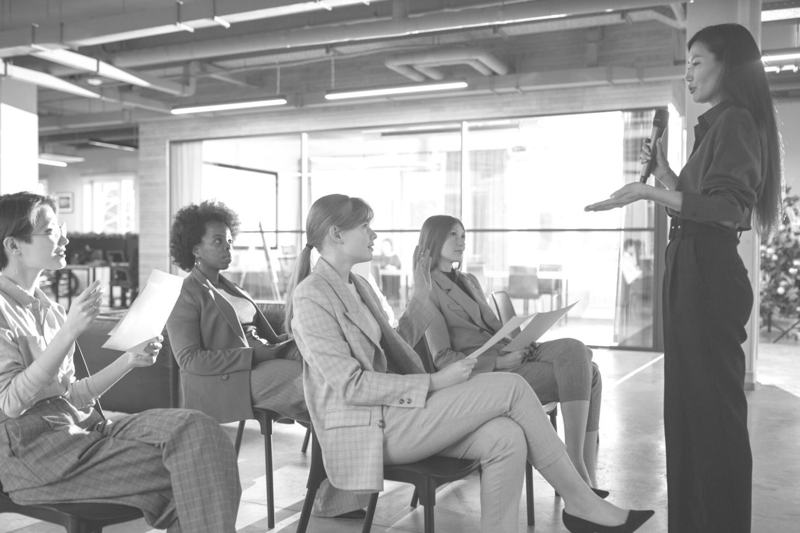 Studenti durante una lezione di fondamenti psicologici