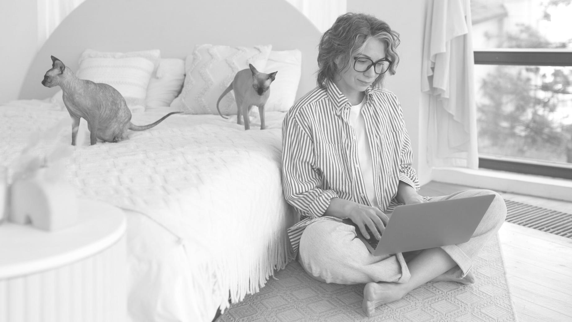 Studenti che collaborano in un progetto di ricerca psicologica