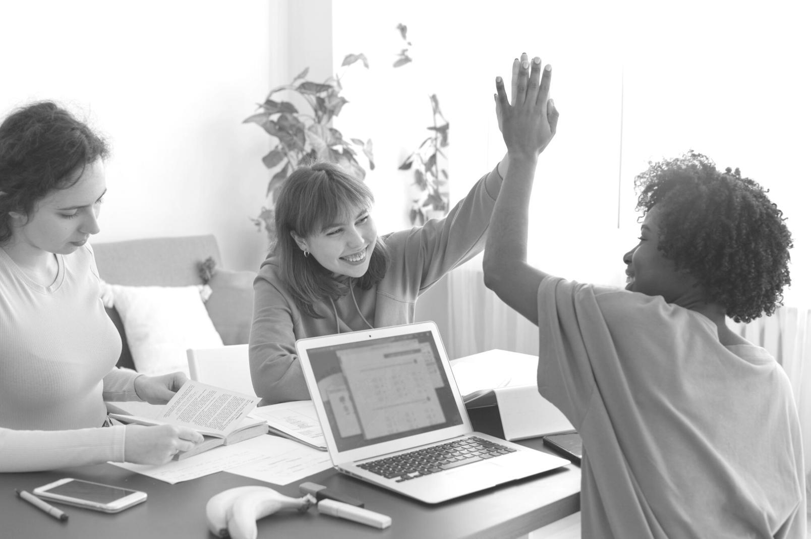 Ambiente di studio tranquillo per la riflessione personale